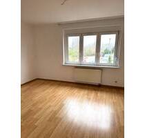 Schöne 3 Zimmer Wohnung im 1. OG mit ca. 86qm und Garten - frei ab sofort! - Bitterfeld-Wolfen