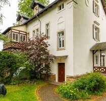Außergewöhnliche Familienwohnung mit Kamin, EBK, Stellplatz und Garten in Langebrück.