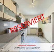Viel Wohnraum zum fairen Preis - Schön geschnittene 3-Zimmer-Wohnung mit Potenzial & Balkon in Lauf