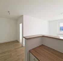 moderne Balkonwohnung mit Einbauküche im bequemen 2. OG - Freiberg