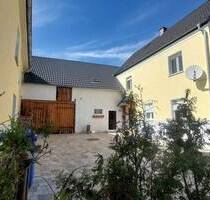 „Dreiseithof“ in Mantel zu verkaufen! 230 m² Wohnfläche auf 357 m² Grund, Scheunen, Garagen, Stellplätze, Lageräume und Gewölbe-Partyraum im EG