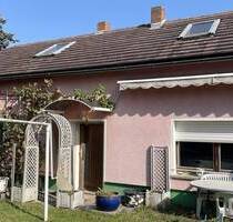 Ihr großzügiges Zuhause mit Gartenhaus - Neustadt