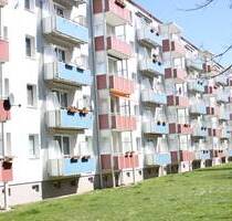 Frisch sanierte 4-Raum-Wohnung im 4. OG in der Plöner Str. 10 - Schwerin Lankow