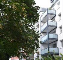 Nordstadtcharme pur & mit Balkon! Freie & helle 3-Zimmer-Wohnung im 1.Stock, zentrale aber ruhige Lage in Rennweg - Nürnberg Veilhof