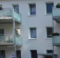 Mitten in der Nordstadt & mit Balkon! Helle 2,5-Zimmer-Wohnung im 2.Stock, zentrale aber ruhige Lage in Rennweg - Nürnberg Veilhof