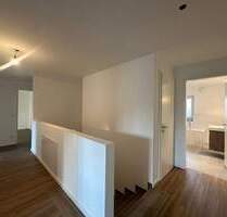 Den Traum der modernen Wohnung mit viel Platz und großem Garten zum neuen Jahr - Poing