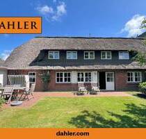 * Familiengerechte Wohnung unter Reet * mit Garten * Ferienvermietung möglich * im historischen Ortskern von Nieblum *