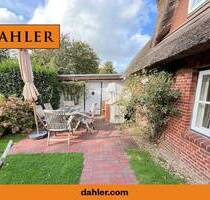 * Familiengerechte Wohnung unter Reet * mit Garten * Ferienvermietung möglich * im historischen Ortskern von Nieblum *