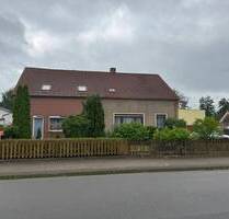 Doppelhaushälfte möchte wieder belebt werden, ein Haus mit viel Potential in einer ruhigen, waldreichen Umgebung, unweit vom Stadtzentrum Eggesin und