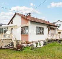 Gemütliches Einfamilienhaus mit schönem Garten und Potential in ruhiger Ortsrandlage - Gönningen