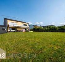 Geräumiges Zweifamilienhaus mit tollem Grundstück! - Herforst