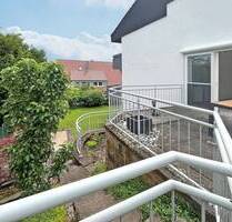 Schön aufgeteiltes Einfamilienhaus mit moderner Küche, Kamin und tollem Garten - Weissach