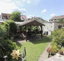 Gepflegtes Ein-Zweifamilienhaus mit Garten inkl. Partyraum in Duisburg-Neumühl