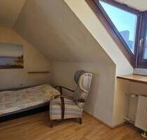 SOFORT BEZUGSFREI - Dachgeschosswohnung - perfekt für Single - Teilmöbliert - Germering Unterpfaffenhofen