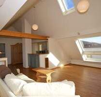 Gemütlich-lichtdurchflutet-schick! Teil möblierte Dachgeschoss-Wohnung in Neumarkt - Neumarkt in der Oberpfalz