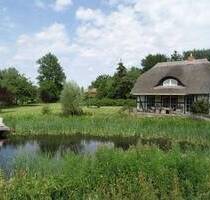 RÜGEN: Reet gedecktes Haus mit Teich auf sonnigen Grundstück zu verkaufen - Patzig /Rügen Woorke