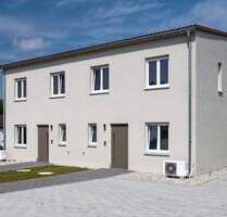 Neubau-Doppelhaushälfte - 1.450,00 EUR Kaltmiete, ca.  145,00 m² Wohnfläche in Aufhausen (PLZ: 93089) Petzkofen