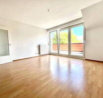 2 Zimmer mit Licht, Luft & Ruhe - renovierte 65 qm mit Loggia + 13 qm Spitzboden + Stellplatz - Oelde