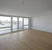 Erstbezug nach Sanierung: Traumhafte 2-Zi.-DG-Wohnung mit Südbalkon, Alpenblick & Aufzug - München Laim