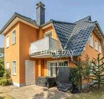 1 km Luftlinie zum Strand: DHH in Top-Zustand mit Südterrasse, Südbalkon und Kaminofen | Garten - Prerow