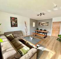 Helle & gepflegte 2-Zimmer-Wohnung mit eigenem Garten, Terrasse & großem Südwestbalkon, ca. 77,8 qm im Erdgeschoss - Creußen