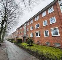 Modernisierte 2,5 Zimmerwohnung mit Kamin und großem Balkon - Hamburg Horn