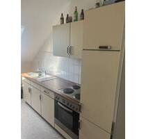 Helle DG 2-Zimmer mit Laminat, Wanne, eigenem Hausgarten mgl. und EBK! Stellplatz mgl. - Chemnitz Sonnenberg