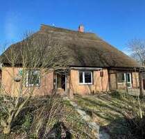 Sanierungsbedürftige Doppelhaushälfte mit viel Wohnfläche im nordischem Charme und großem Grundstück - Oesterdeichstrich