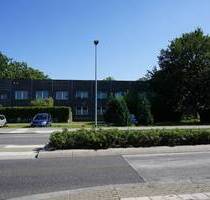 Drei Mehrfamilienhäuser auf großem Grundstück mit Erweiterungs- oder Neubaupotenzial - Teltow