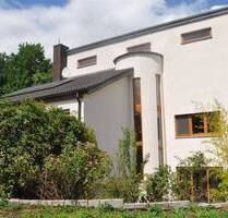 Freistehend,individuell,extravagant: Architektenhaus, Einlieger und großes, blickgeschütztes Areal - Nörvenich Wissersheim