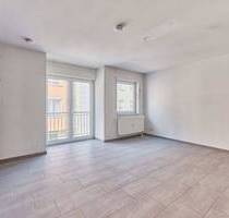 Zugang mit Aufzug in die Wohnung - Im Herzen von Bruchsal, 85,44 m² Wohnfläche, 3-Zimmer
