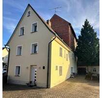 Charmantes Einfamilienhaus mit großem Gartengrundstück - Schlüsselfeld