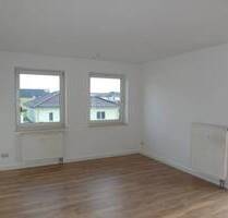 Sonnige 2-Zimmer-Wohnung mit Balkon und neuem Laminatboden am Rande von Königsbrück