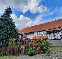 Fachwerktraum für Pferdehalter mit großem Wohnhaus, Offenstall, Nebengebäuden, Reitplatz, Eigen- und Pachtland in Ortslage! - Wächtersbach Leisenwald