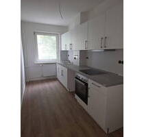 Zentral gelegene frisch renovierte 3 12 Zimmer- Wohnung - Wedel