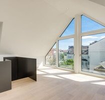 4-Zi.-Balk.-DG-Loft in Maxvorstadt: Teilmöbliert, Designerbäder, Smart Home, Erstbezug! - München