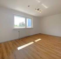 Gepflegte 3-Zimmer-Wohnung mit Süd-Balkon, Einbauküche und Garage - Erlangen Bruck