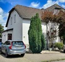 Charmante Doppelhaushälfte mit großzügigem Grundstück, moderner Ausstattung und Schwimmteich - Bochum Wattenscheid