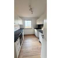 Nähe Dutzendteich ! Chice, renovierte 2-ZW 64 m², neue EBK, im Hochparterre - Nürnberg