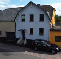 Modernisiertes Einfamilienhaus mit Scheune und Garten - Reinsfeld