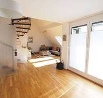 Wunderschöne, moderne und helle 3-Zimmer-Galeriewohnung mit Einbauküche und toller Dachterrasse in ruhiger und zentrumsnaher Lage in 90419 Nürnberg
