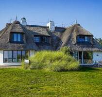 Hamptons auf Sylt - Reetgedecktes Anwesen in erster Reihe mit Meerblick und Strandzugang - List