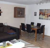 **Die Aussicht genießen! Sanierte 3-Zi.-Whg,Blk, EBK, TG- und Außenstellplatz in La-Süd** - Landshut Achdorf