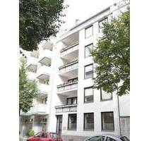 Modernisierte 3-Zimmerwohnung mit Balkon, Einbauküche und Gartenmitbenutzung im Zentrum von Düsseldorf