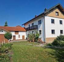 Sanierungsbedürftiges Zweifamilienhaus auf schönem Eckgrundstück mit zwei Nebengebäuden - Emmerting