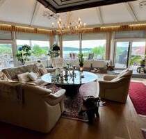Unikat in der Ostseeregion: Herrliche großzügige Wohnung mit einmaligem Seeblick. Große Terrasse, Schwimmbad, Sauna und Badesteg. - Scharbeutz Pönitz