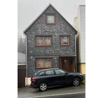 Einfamilienhaus mit Garage - 44.000,00 EUR Kaufpreis, ca.  90,00 m² Wohnfläche in Oberweißbach/Thüringer Wald (PLZ: 98744)