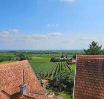 Denkmalgeschütztes ehemaliges Winzeranwesen mit einzigartigem Blick in die Rheinebene - Gleisweiler