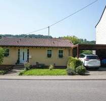 Gepflegter Bungalow mit herrlichem Weitblick, großem Grundstück und Wellness-Oase - Kyllburg