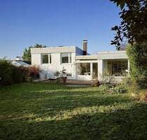 Charmanter BUNGALOW mit Split-Level-Architektur mit großen Garten und Südterrasse - Neusäß